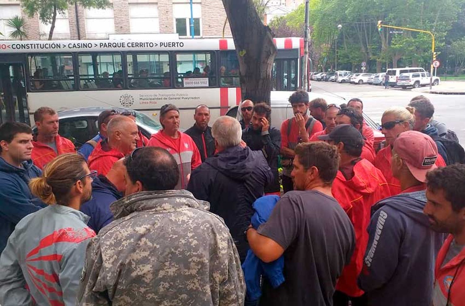 Guardavidas viajaron a La Plata para encontrarse con Berni pero les suspendieron la reunión