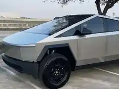 Elon Musk y Tesla enfrentan nuevos problemas con el Cybertruck tras la octava retirada del mercado