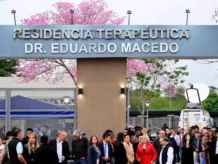 El gobernador cerró la jornada inaugurando 
una residencia terapéutica en Tatané