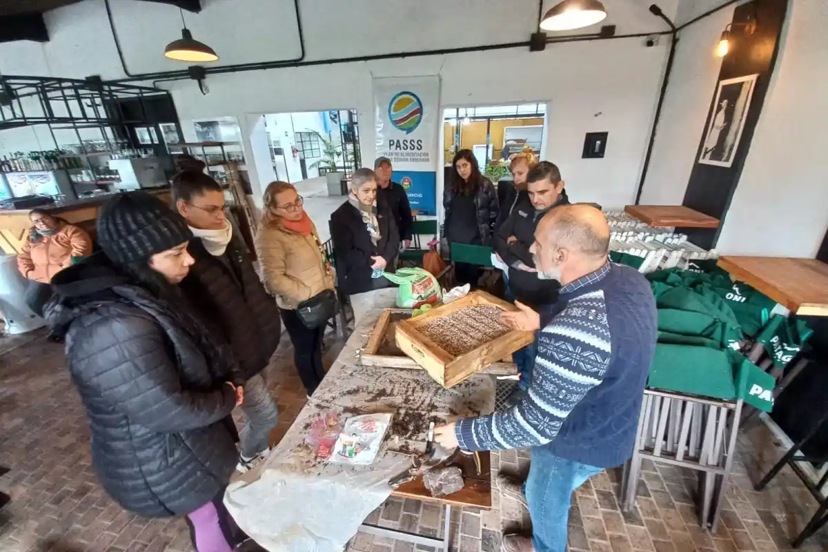 En el Paseo del Frigorífico dan capacitaciones sobre huertas