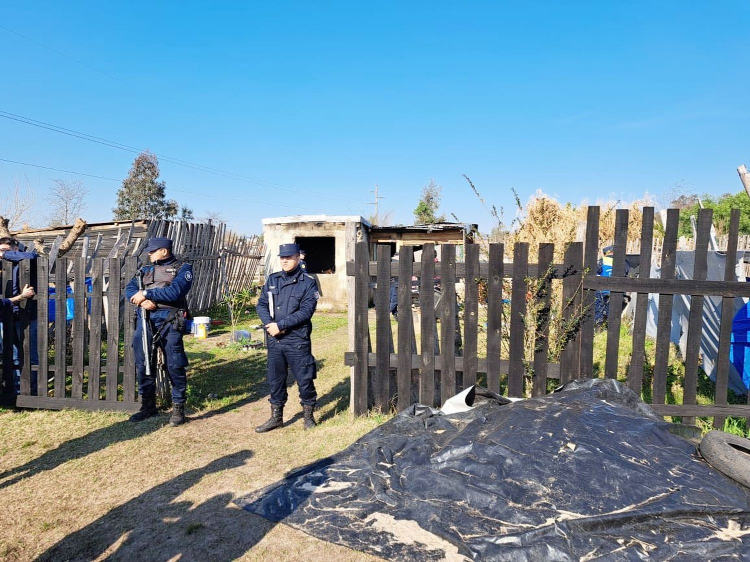 Habrían querido tapar un crimen incendiando una vivienda