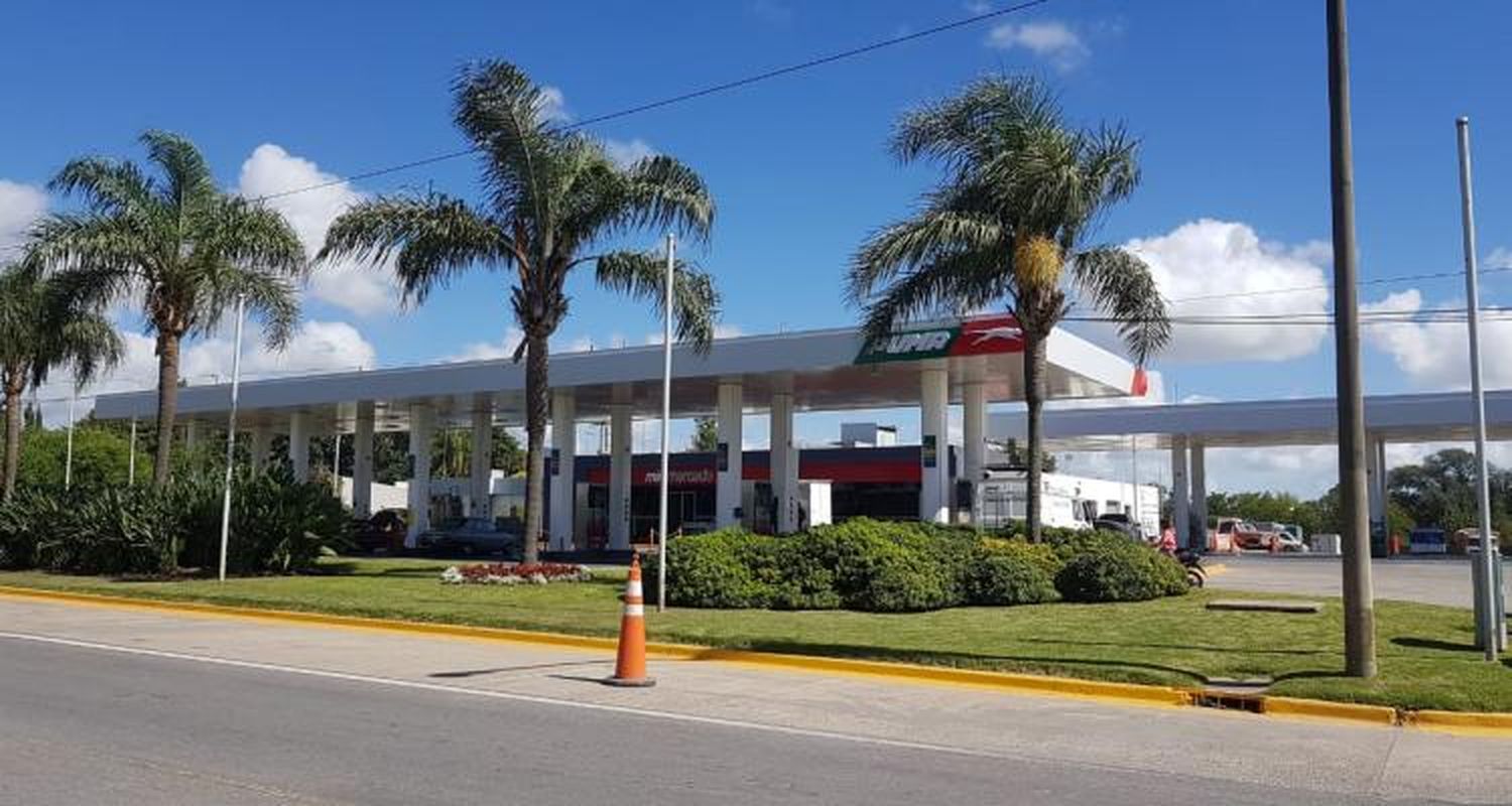 Encapuchados armados robaron en dos estaciones de servicio este sábado
