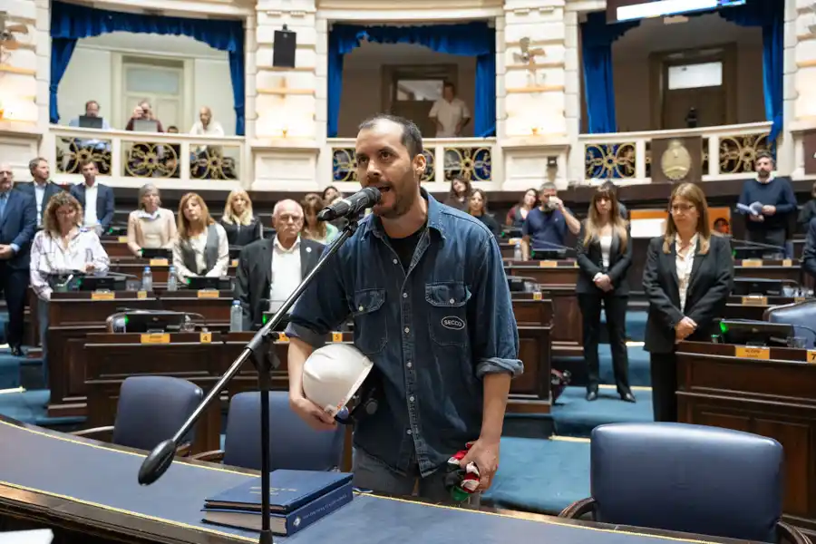 Hernán Moreno asumió como diputado en la sesión de este jueves.