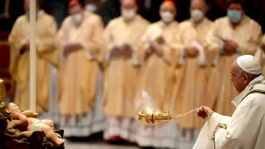 El Papa Francisco pidió “dar dignidad al hombre con el trabajo” en la Misa de Gallo