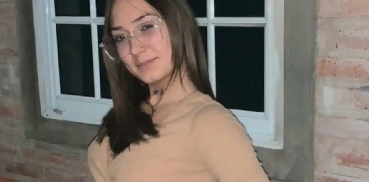 Una estudiante en viaje de egresados cayó desde un octavo piso y murió