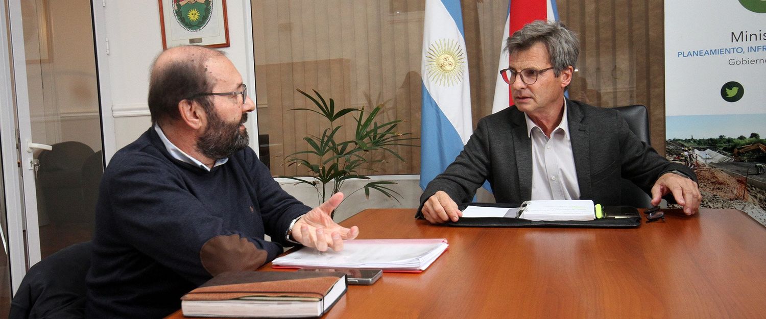 Gestionan la construcción de 44 cuadras de cordón cuneta para la localidad de Enrique Carbó