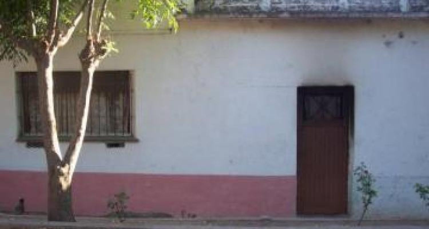 Investigan la muerte de una joven mujer encerrada en una vivienda que se incendió