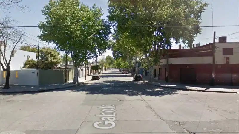 En barrio Tablada un quiosquero recibió dos balazos