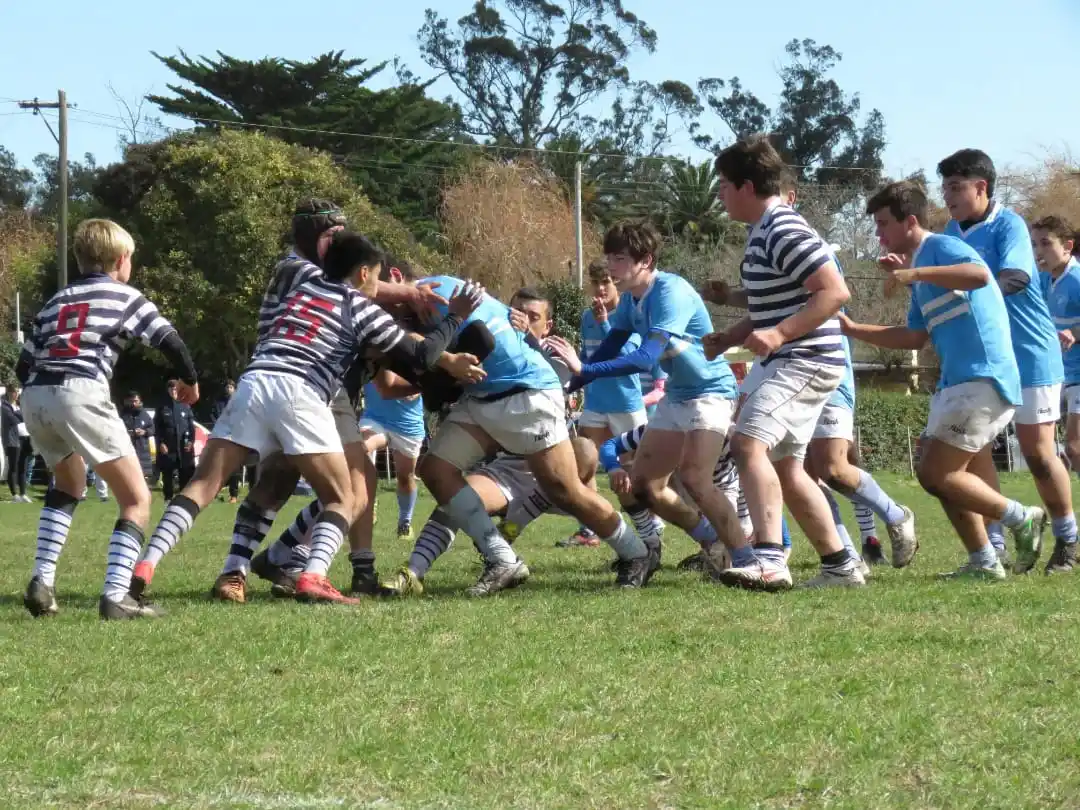 Los 50 enfrentó a Comercial.