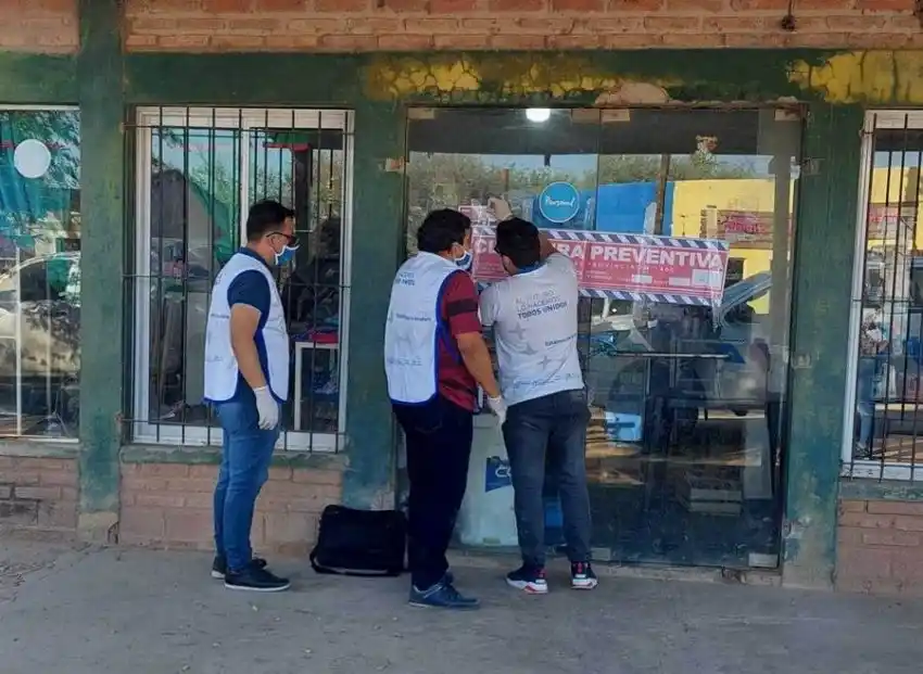 Comercios clausurados y causas penales por cobro indebido en compras con AlimentAr