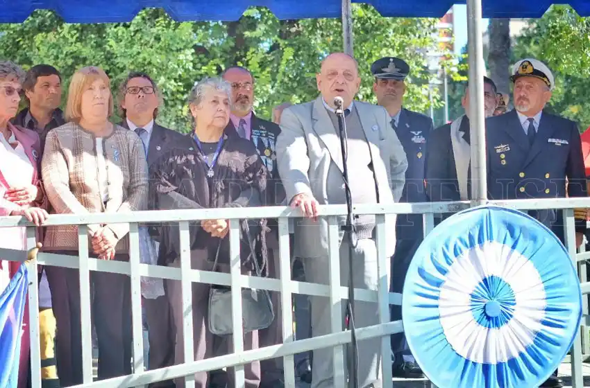 "Malvinas es el ligamento que terminará con las malditas grietas"