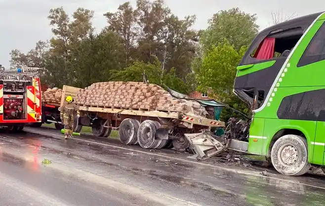 Un colectivo que partió de Tandil sufrió un accidente en Cañuelas