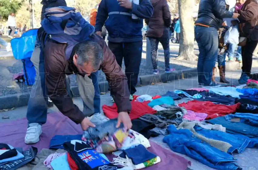 Buscarán "ampliar la cobertura" para erradicar manteros en el verano