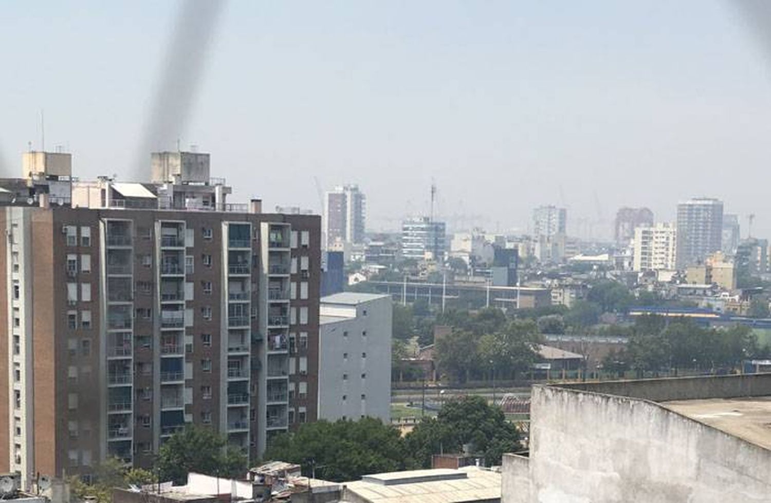 El humo de los incendios en el Delta inunda CABA  y la zona norte bonaerense