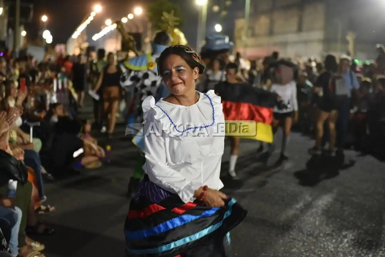 Con su típica alegría y colorido, comenzó la edición 2024 de los Corsos Populares Matecito