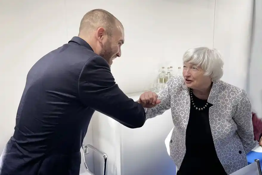 Guzmán tuvo su primera bilateral con Yellen y calificó de “charla muy valiosa”