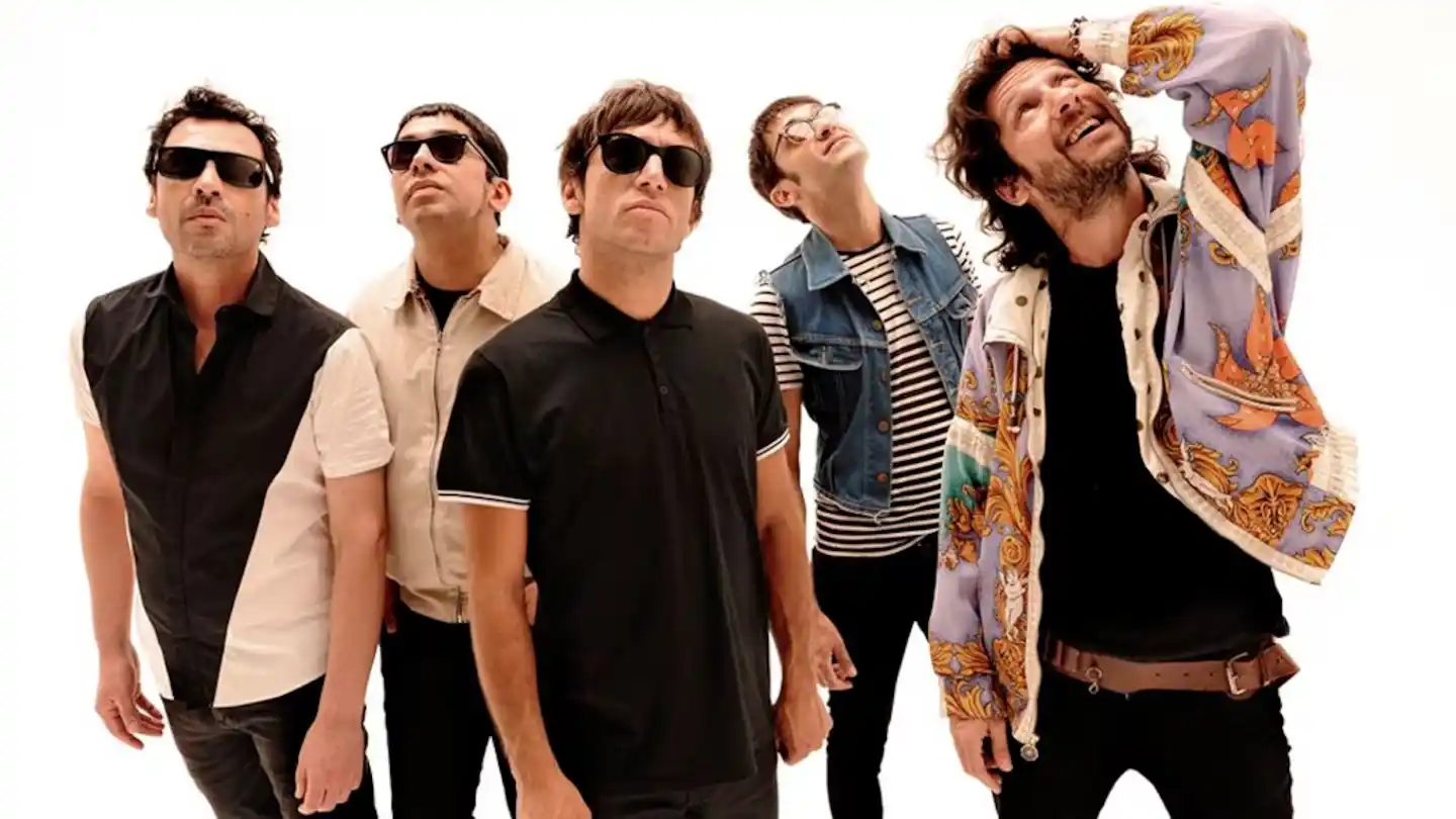 La banda dio detalles sobre el episodio que sufrió el cantante mientras estaba en un bar de Palermo.