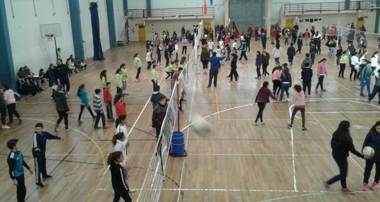 El CEF N° 14 realizó un encuentro distrital de voley