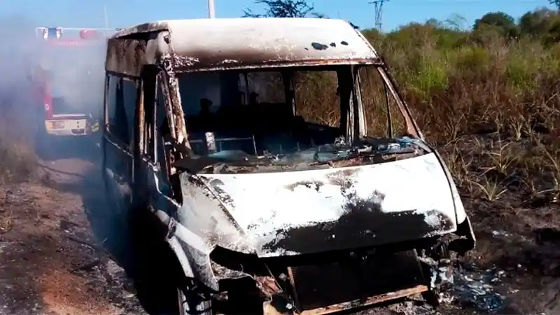 Hallaron una persona muerta dentro de una camioneta incendiada: intentan identificarla