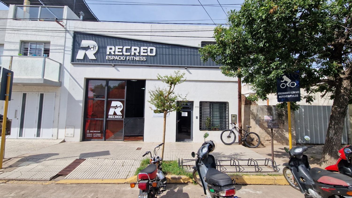 Recreo, ubicado en Salta 2755.