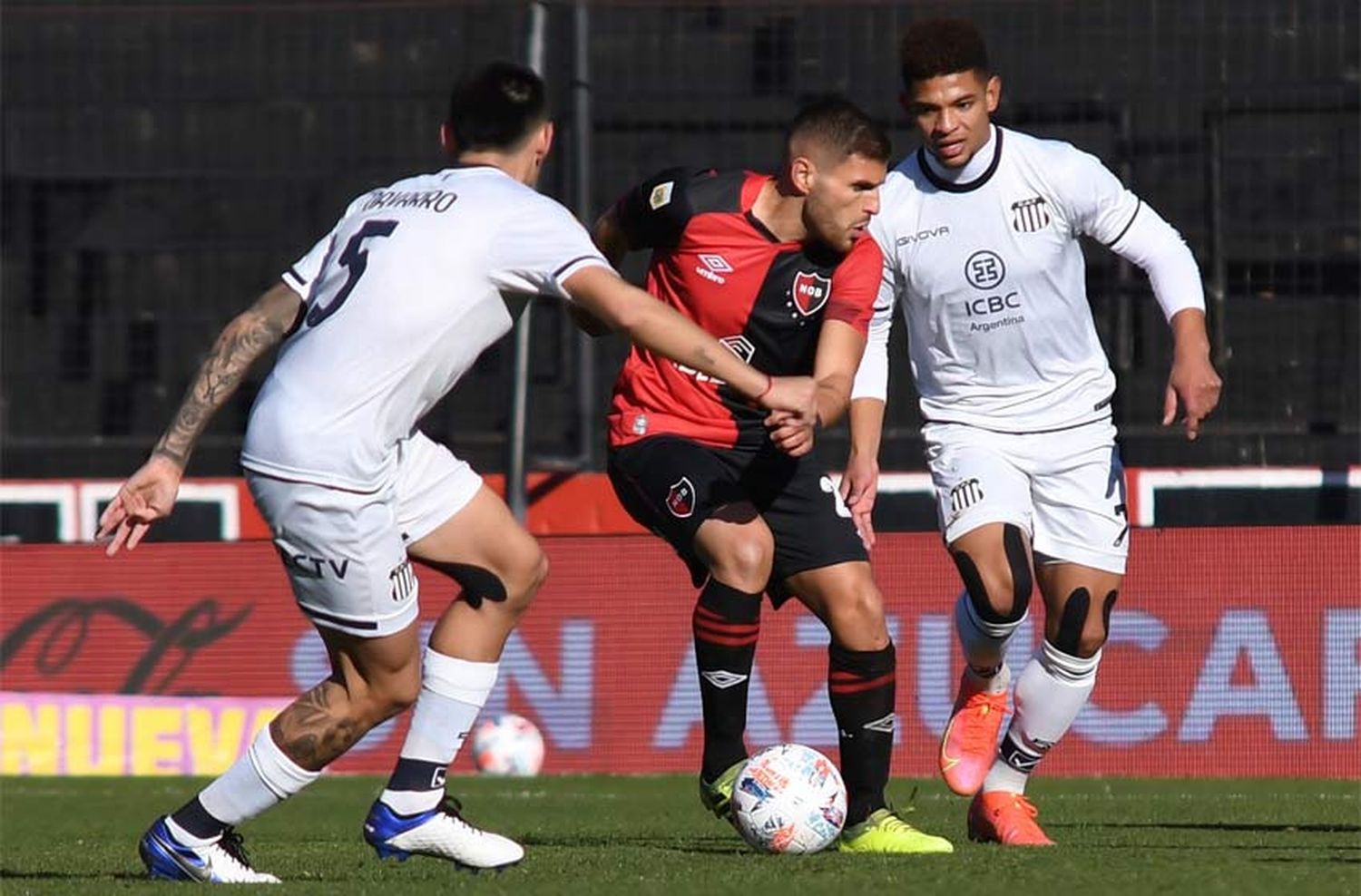 Julián Fernández se desgarró y Gamboa perderá otra pieza clave para el duelo ante Argentinos