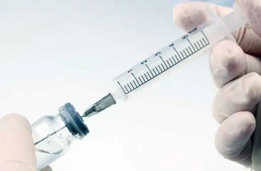 Malestar en el sur: largas colas, llevaron pocas dosis y quedaron abuelos sin vacunar