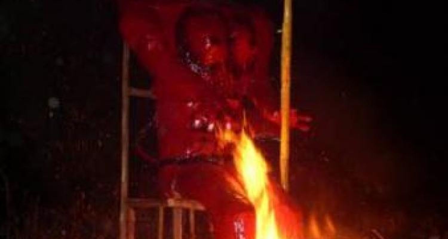 Exitosa celebración de la quema del demonio