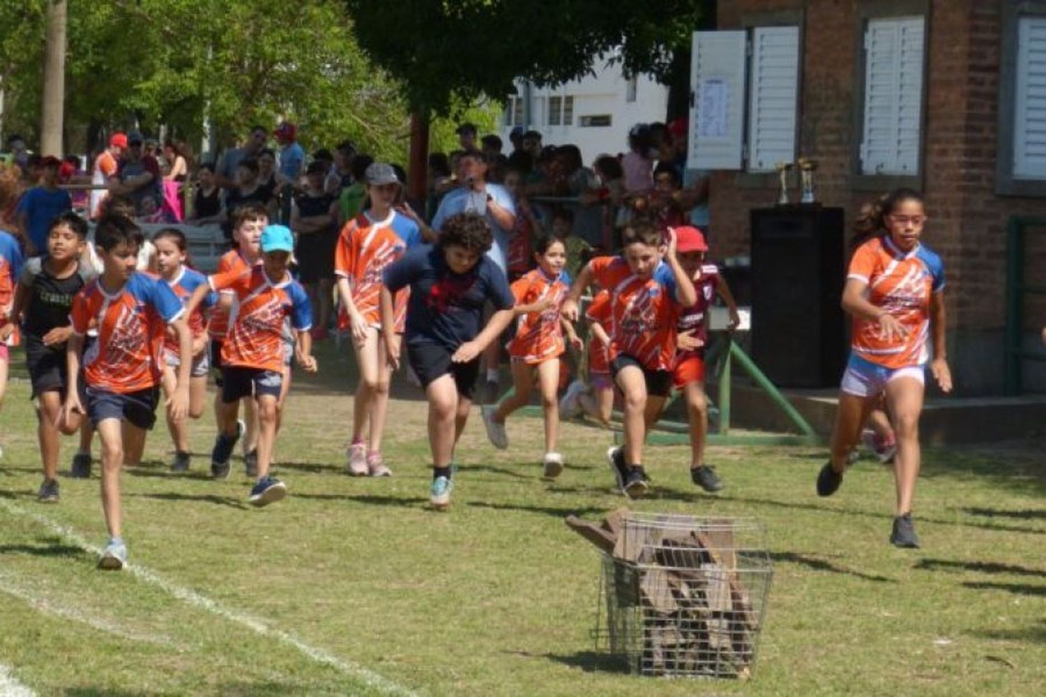 Encuentro de Mini Atletismo en el Parque Balneario