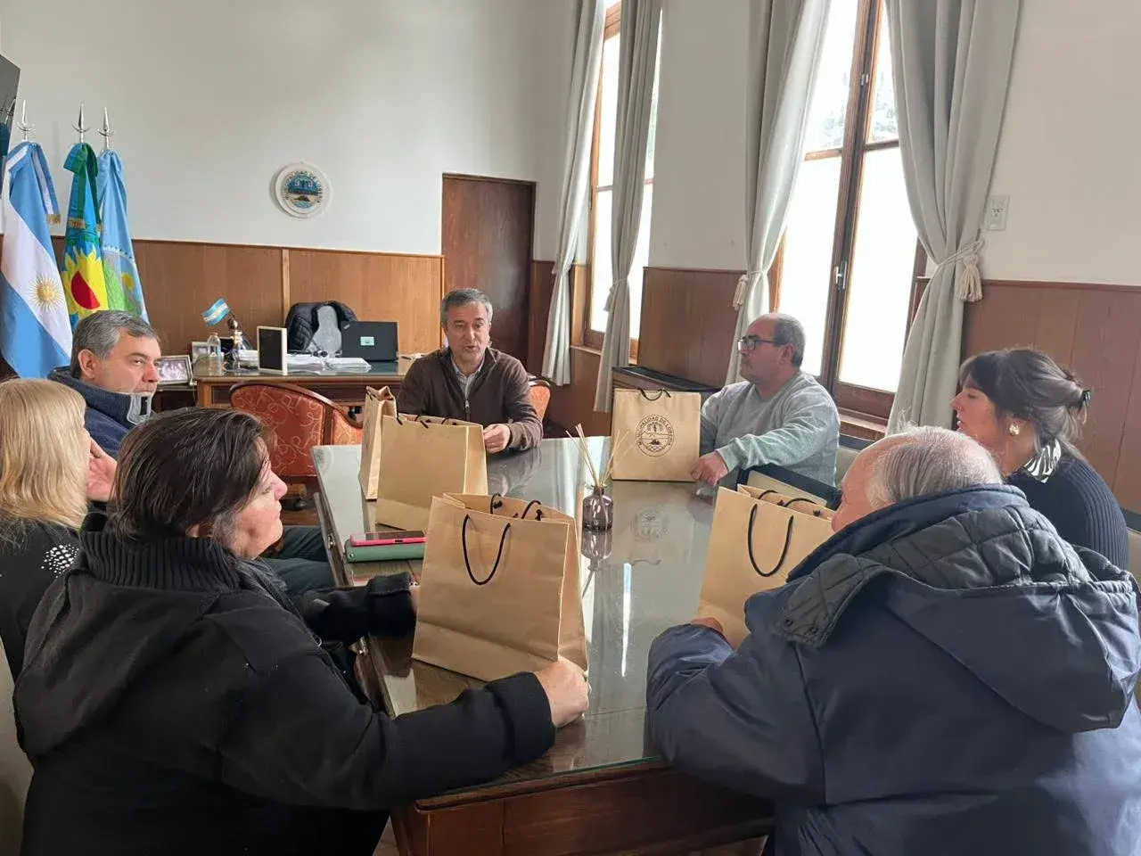 Reunión. Del intendente de Lobería con jubilados