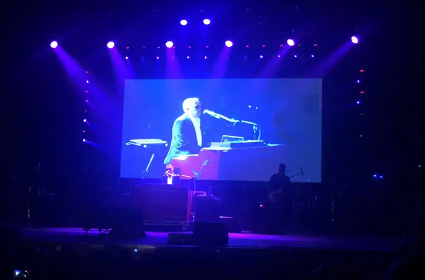 Alejandro Lerner volvió a enamorar con sus canciones