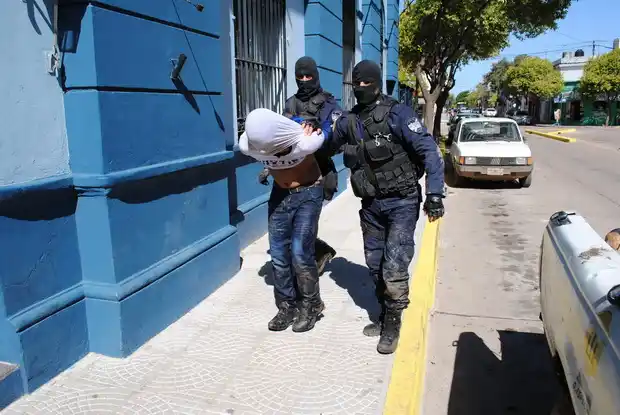 Detuvieron a un joven vinculado a los robos de un kiosco y almacén