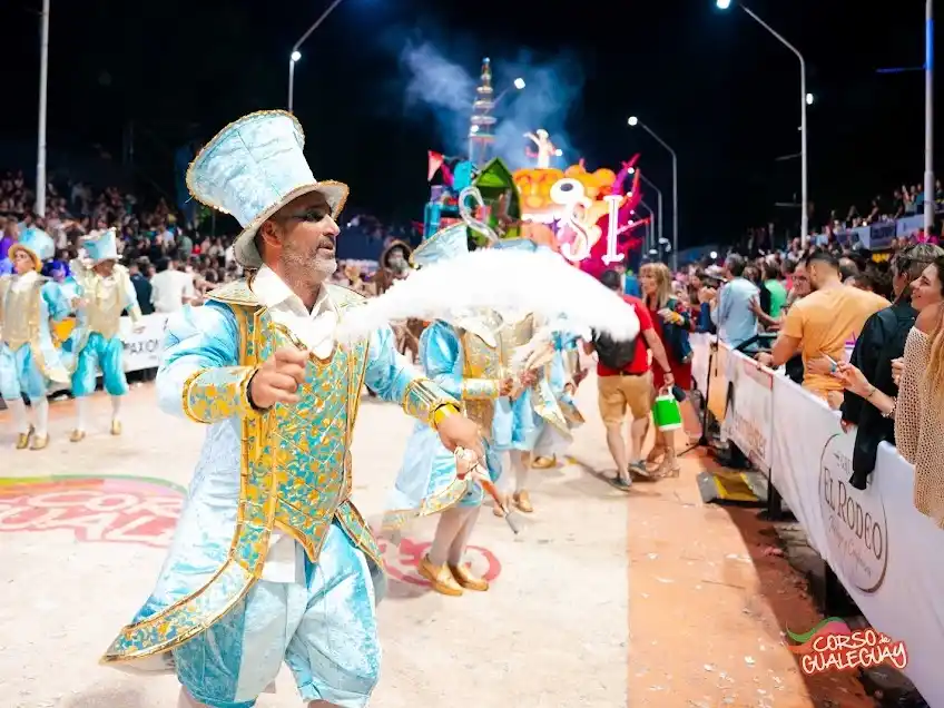 Con la visita del Gobernador Frigerio, se vive la segunda noche de "el corso más divertido"
