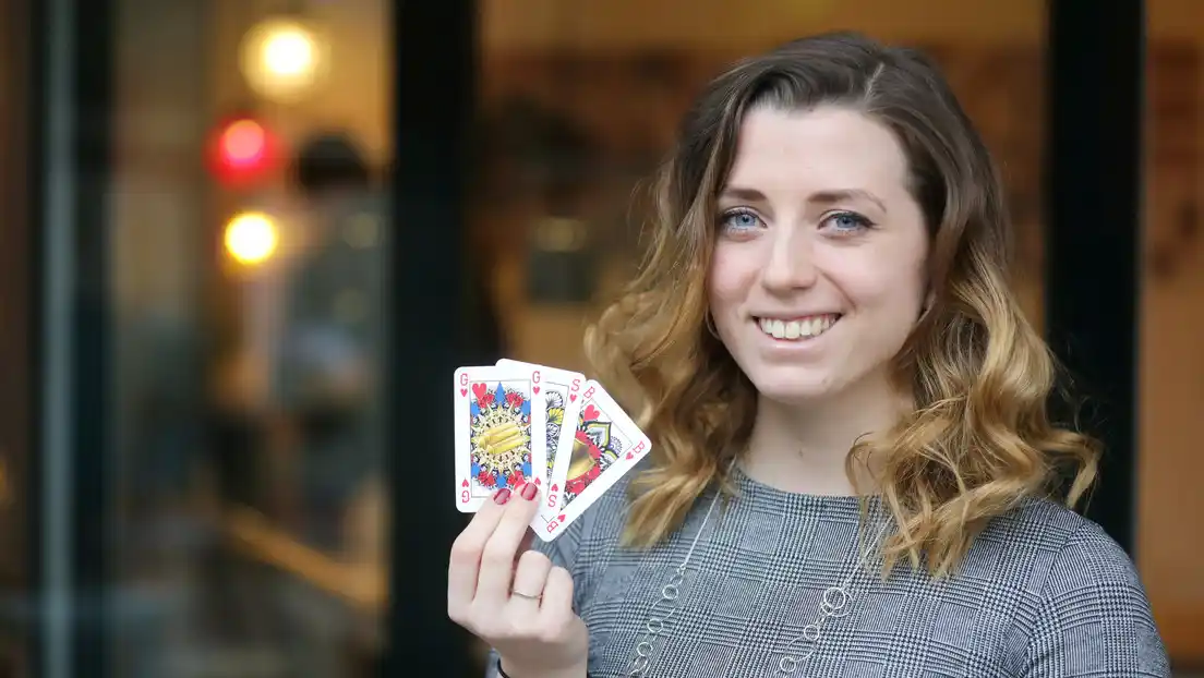 Juego inclusivo: una joven inventó una baraja con naipes de género neutro