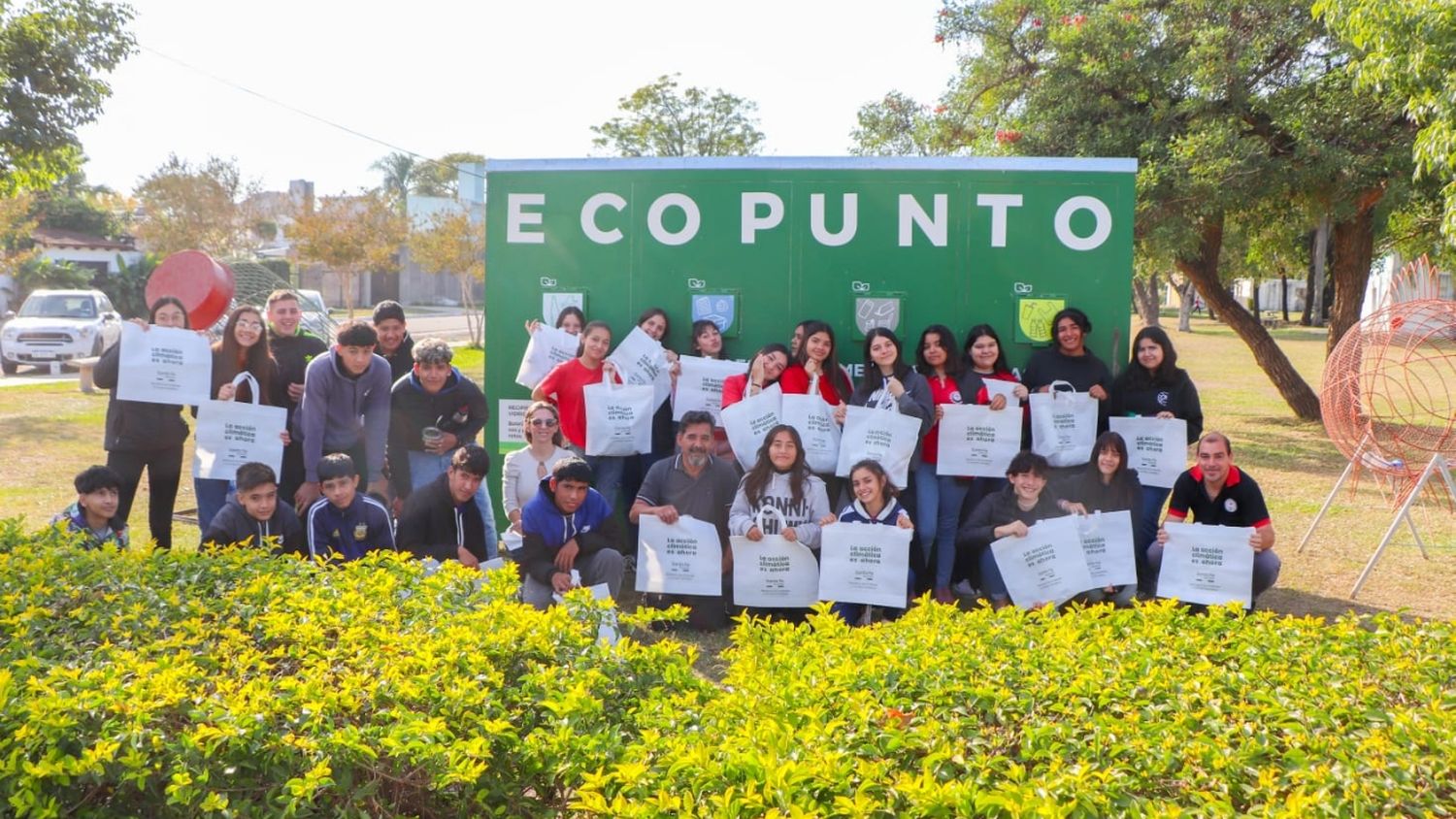 Jóvenes comprometidos con el medio ambiente