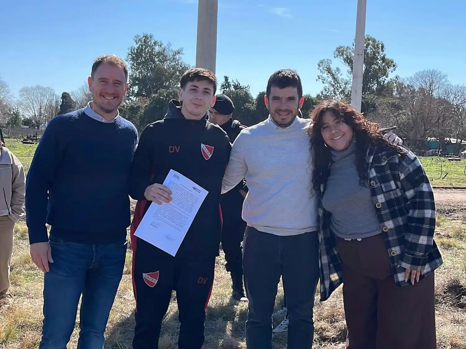 Chiarella y Pellegrini en el acto de entrega de lotes. Foto: MVT