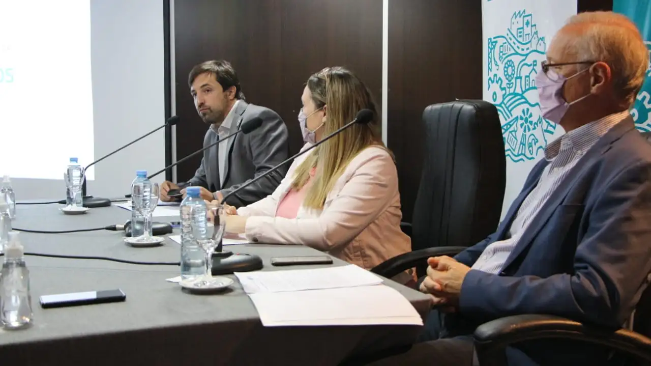 La Provincia presentó el proyecto de ley para impulsar la producción de medicamentos