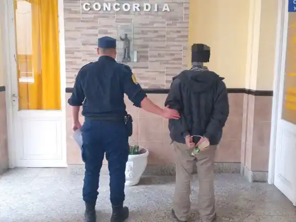 Detenido por amenazas calificadas tras exhibir un arma y fugarse en moto