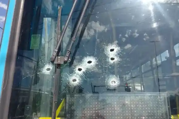 Paran los colectivos y taxis en Rosario: anoche hubo otros cuatro atentados