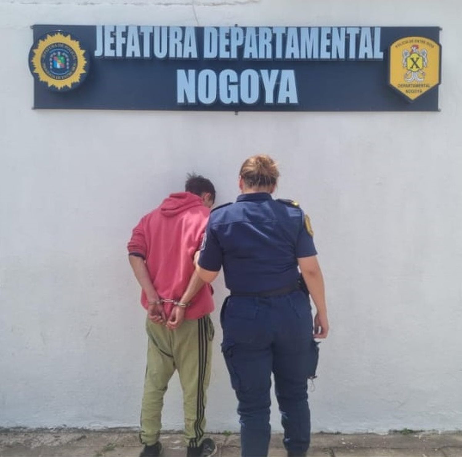 Aprehensión por hurto y violación de domicilio en flagrancia en un domicilio local
