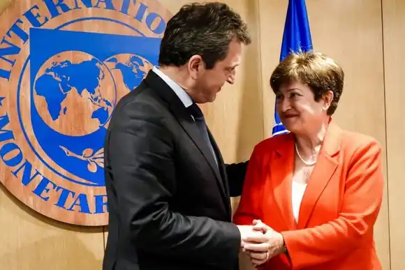 El FMI aprobó segunda revisión del acuerdo que otorgó US$ 3.900 millones a la Argentina