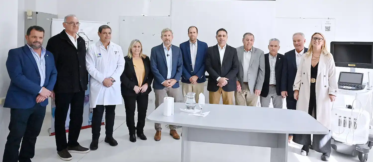 Frigerio participó de la entrega de un ecógrafo al servicio oncológico del hospital Centenario de Gualeguaychú