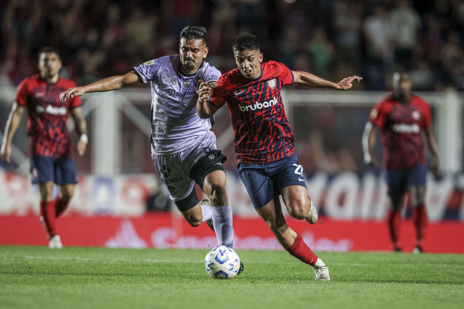 San Lorenzo ganó a pesar de un polémico arbitraje.