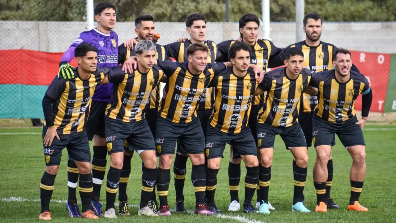Santamarina, en Otamendi. Moris, Martínez, Palmieri, Romero y Romat. Marín, Labaroni, Comachi, Dezi, Arregui e Igartúa. (Fotos gentileza de Edu Machado, @edumachado0310).
