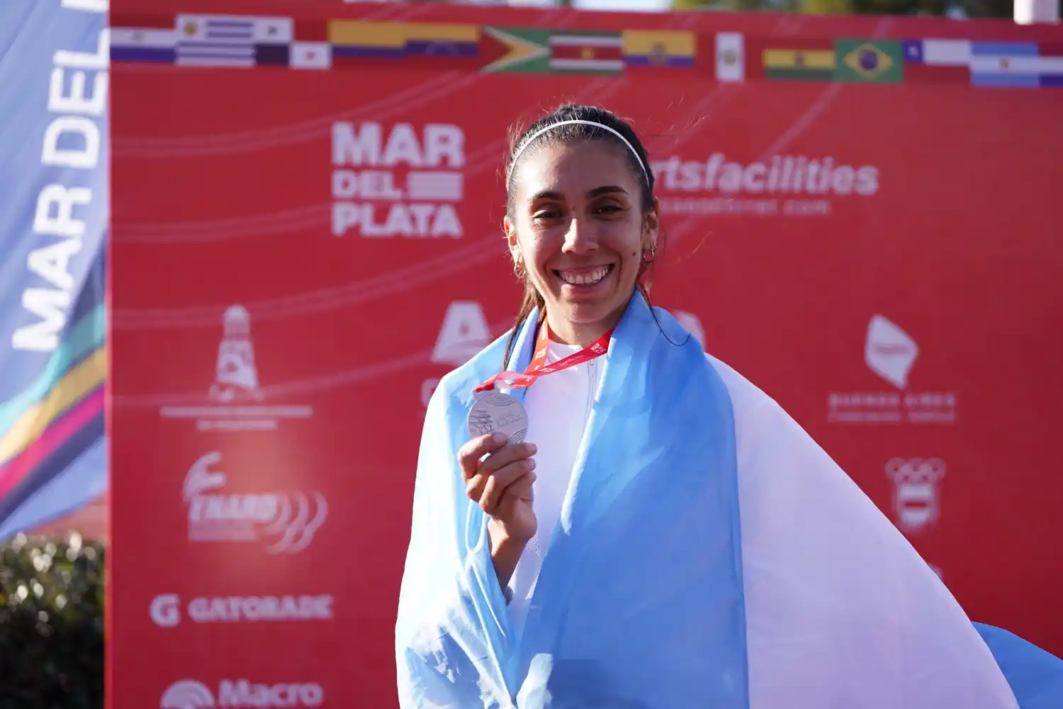 Micaela Levaggi con su medalla de plata. (Foto: Alejandro Salgado)