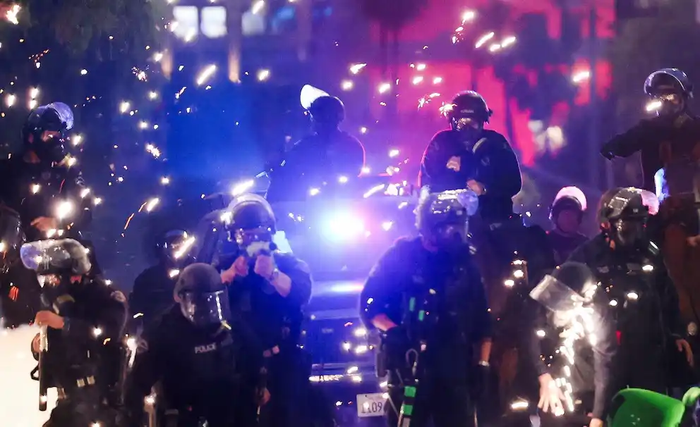 Se incrementan los reportes de saqueos en Los Ángeles