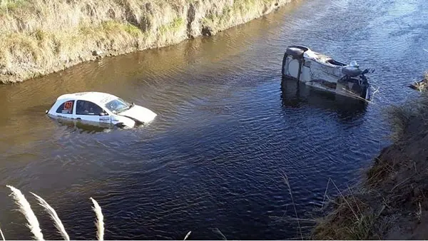 Rally de Claromecó con autos en el agua