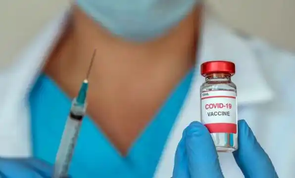 La aplicación de la vacuna contra el COVID debe cumplir con el criterio de igualdad