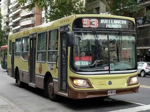 Paro en la línea 93 de colectivos que une Avellaneda y Munro: Denuncian falta de pago