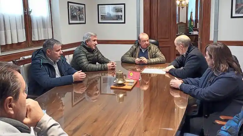 Sánchez se reunió con representantes de la Escuela Agropecuaria (EATA)