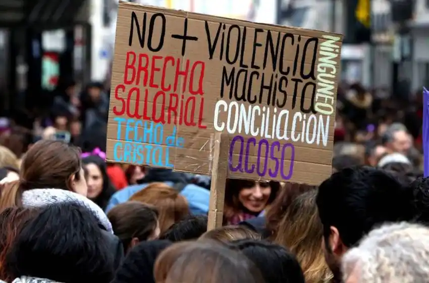 Imputaron a un hombre por golpear y encerrar a su pareja y su bebé